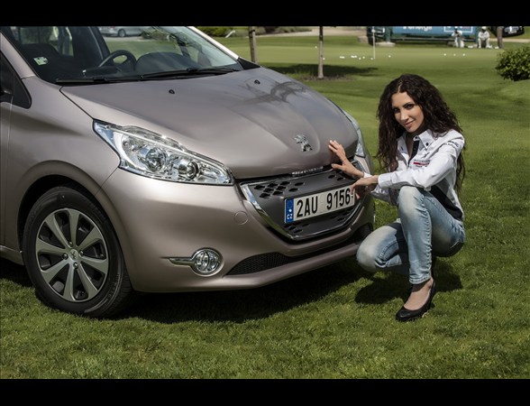 OLGA_LOUNOVA_208_PEUGEOT.jpg